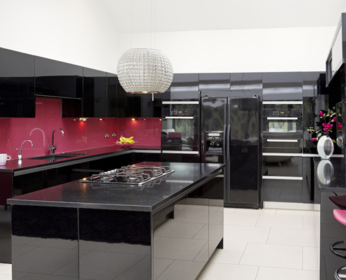 Doellken High Gloss pink and black kitchen